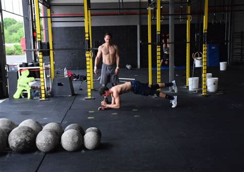 nude crossfit|Naked CrossFit: The exercise class everyone wants to go to